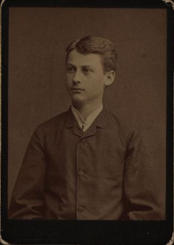 Ernest Miler u mladićkoj dobi / [Gjuro Varga] ; [izradio fotografski atelijer] G. & I. Varga